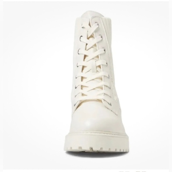 CALVIN KLEIN
 
Samica Womens Faux Leather. Note: Floor sample No Box - Picture 3 of 7